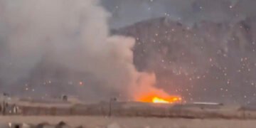 EE. UU. lanza operación de rescate luego de que un piloto se eyectara en Irán: AP; Teherán afirma que derribó la aeronave