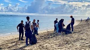 Hodelpa Hospitality realiza jornada de limpieza de playa en Puerto Plata por el Día Mundial del Agua