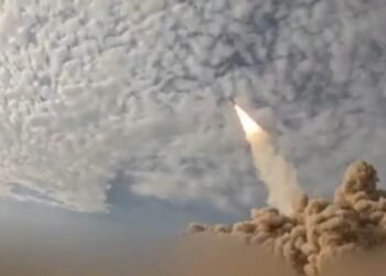 Irán exhibe su arsenal mientras Trump dice estar cerca de terminar sus objetivos