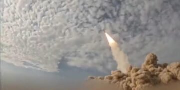 Irán exhibe su arsenal mientras Trump dice estar cerca de terminar sus objetivos