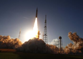 Nueva era en la exploración tripulada: Artemis II va rumbo a la Luna tras pasar un día alrededor de la Tierra