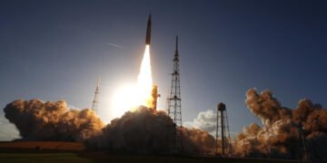 Nueva era en la exploración tripulada: Artemis II va rumbo a la Luna tras pasar un día alrededor de la Tierra