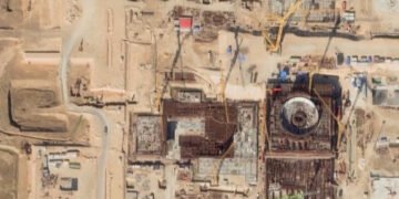 OIEA informa sobre impacto de proyectil cerca de la central nuclear iraní de Bushehr