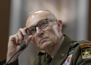 ¿Qué hay detrás de la destitución del jefe del Estado Mayor de Estados Unidos, Randy George?