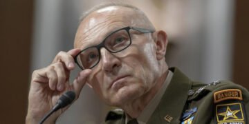 ¿Qué hay detrás de la destitución del jefe del Estado Mayor de Estados Unidos, Randy George?