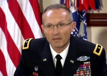 Secretario de Guerra de EE. UU., Pete Hegseth, destituye al general Randy George