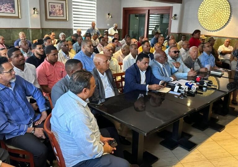 Transportistas congelan pasajes pese al fuerte aumento combustibles