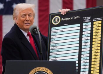 Trump impone aranceles a ciertos medicamentos y revisa los de los metales